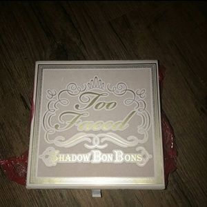 LE Too faced shadow Bon bons
